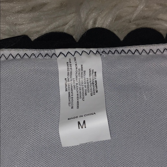 Black tie up scallop bikini 👙 - Picture 4 of 5